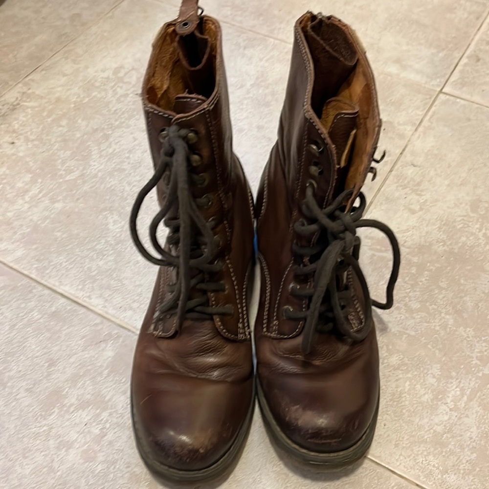 Pikolinos lace up leather ankle boots